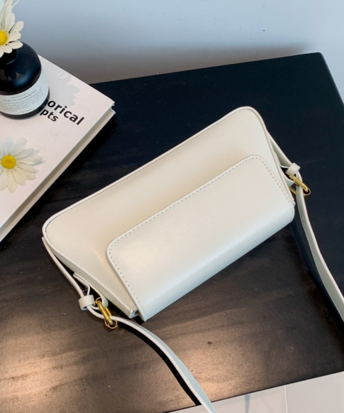 white bag showing FLOWADO