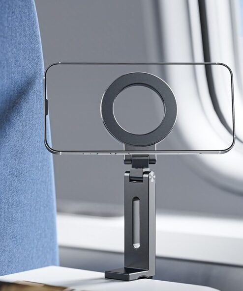 grey grey magnetic phone holder. in use FLOWADO